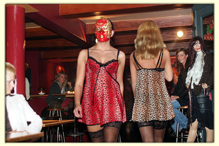 061124-fashion-party