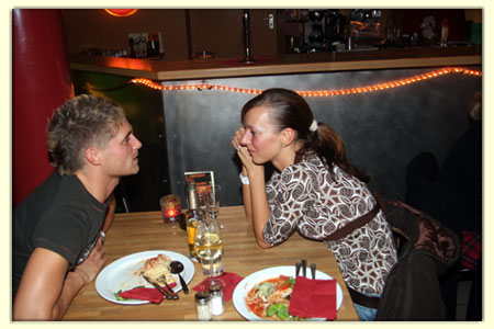 061124-fashion-party