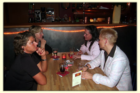 061124-fashion-party