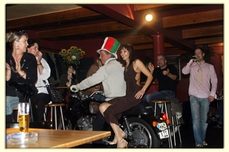 061124-fashion-party